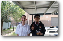 高校留学日本人生徒男の子と現地生徒